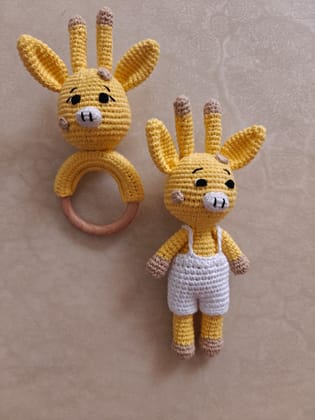 Sakha Crochet Giraffe Baby Set Yellow White Brown Sakha Crochet Giraffe Baby Set Yellow White Brown
