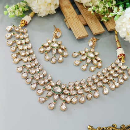Nayaab tuba neckpiece