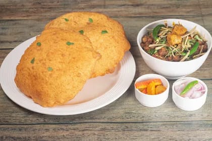 Chole With 2 Bhature