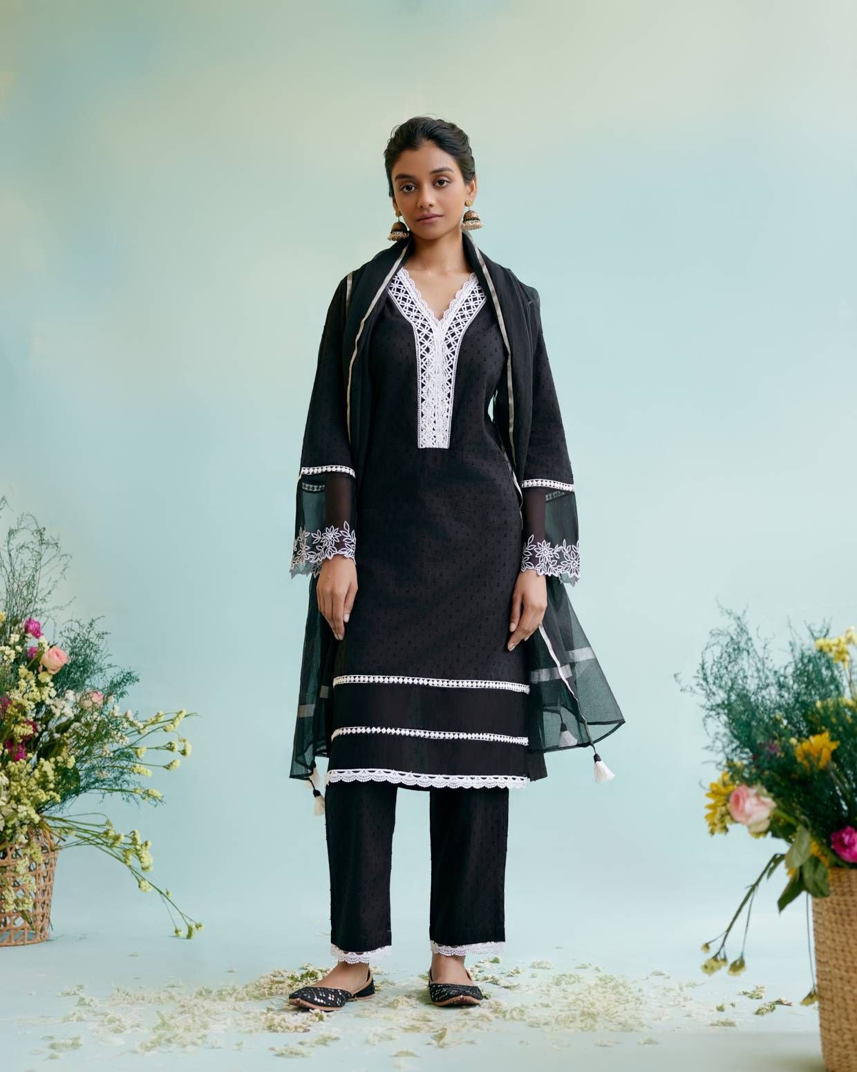 Black Lily Dupatta-Free Size / Black Lily