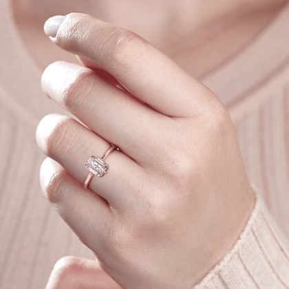 Illuminating Emerald Solitaire Ring ROSE GOLD / 18 (58.30 MM)