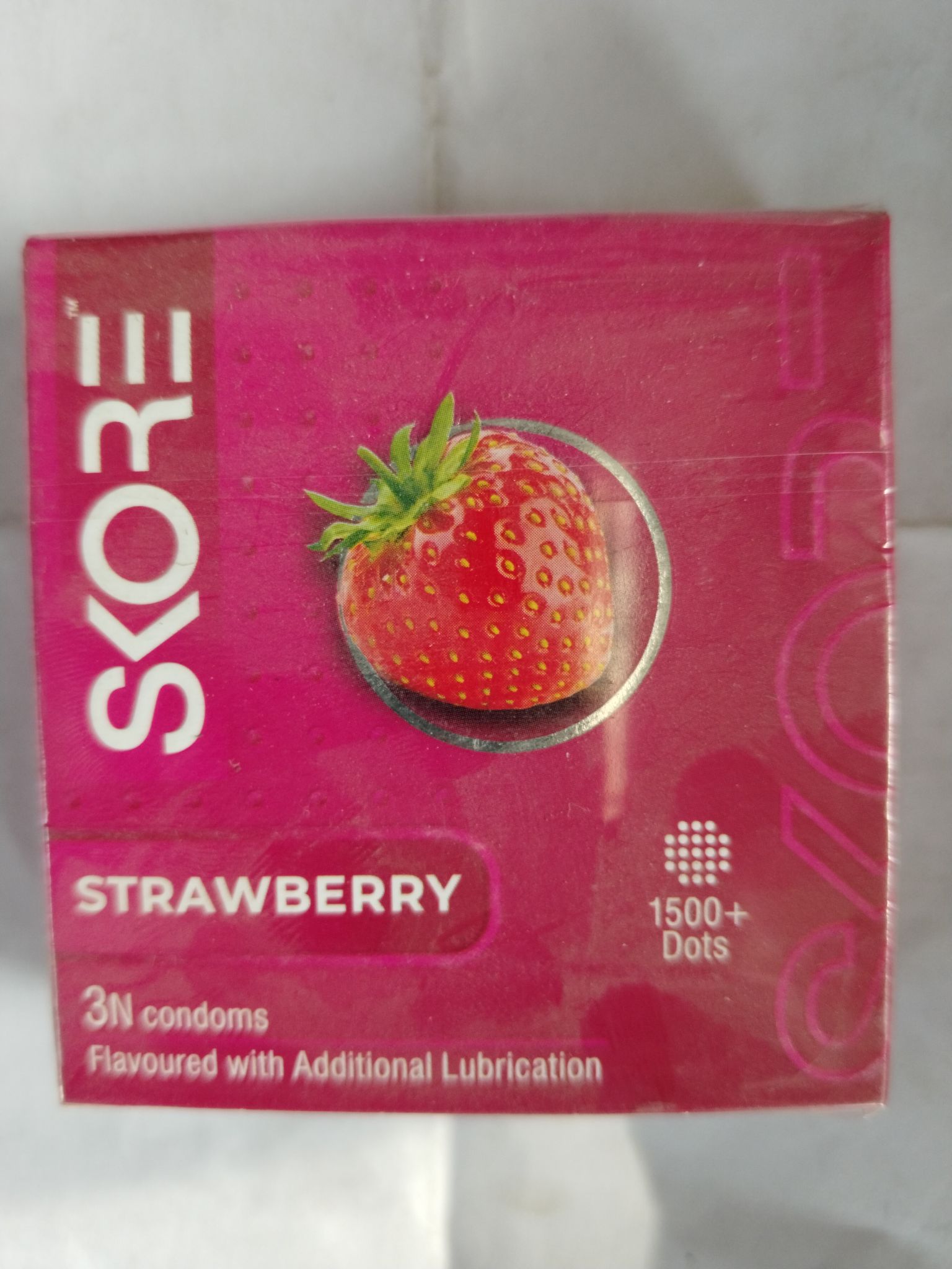 Skore Strawberry Flavoured with additional lubrication 1500+ Dots 