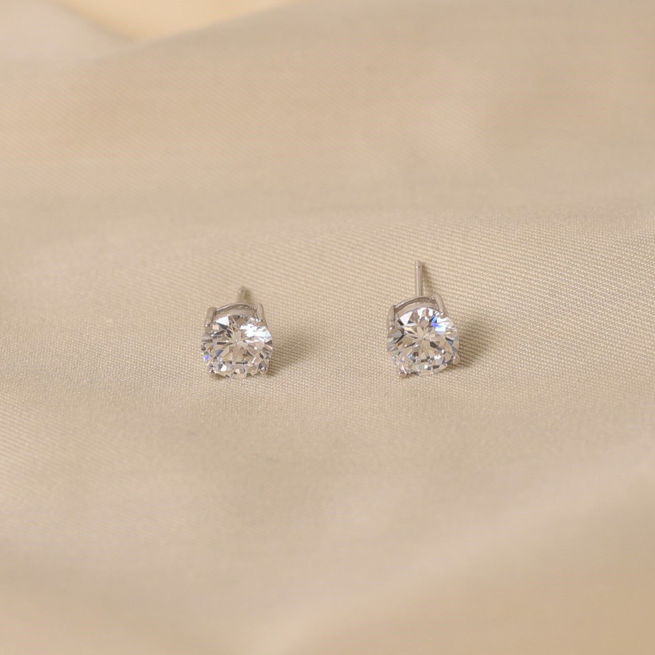 Simple studs-Silver / 0.3cm