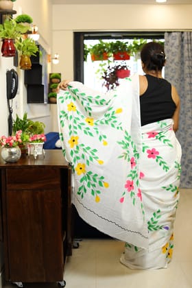 Pushpika-Floral Painted White / Mul Cotton / Handpainted Mul Cotton