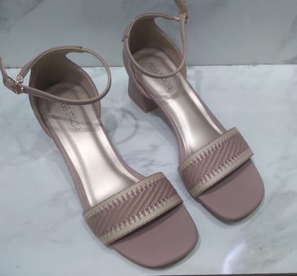 Stepedo   Hard bottom with comfort In pad Sandals