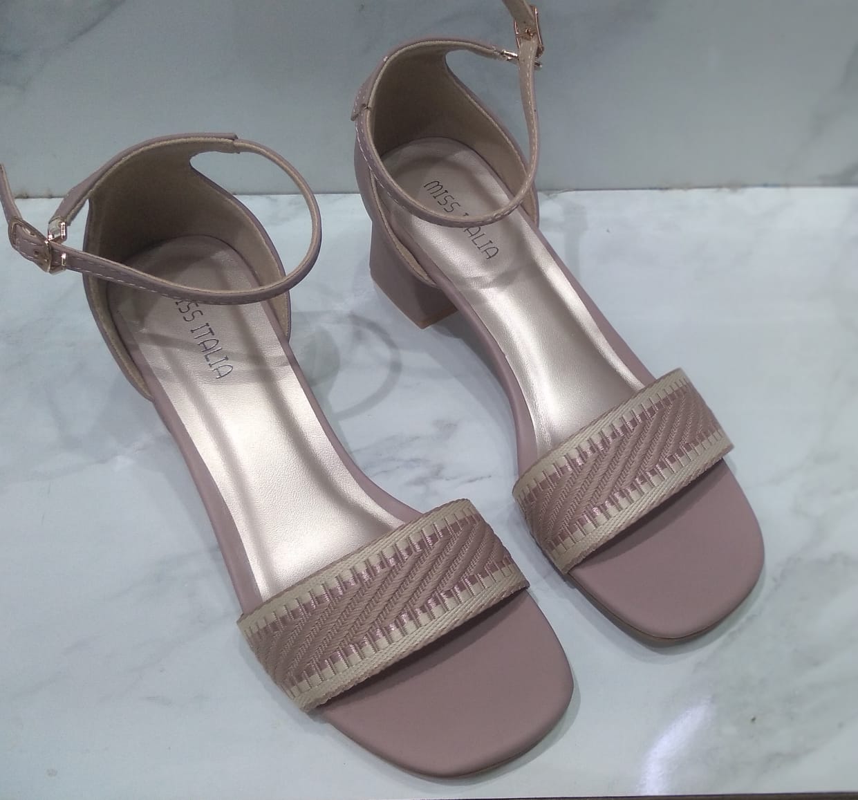 Stepedo   Hard bottom with comfort In pad Sandals