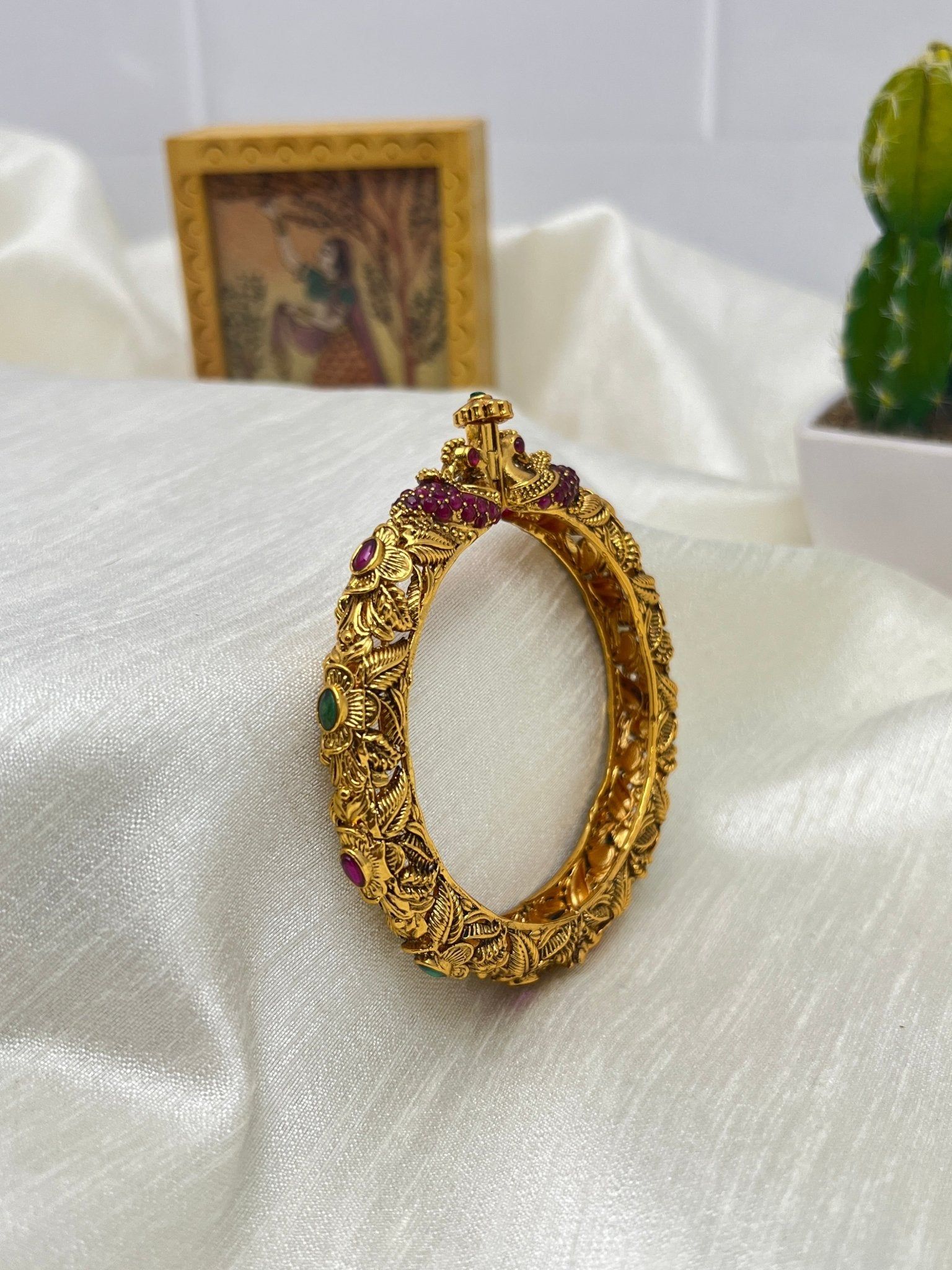 Antique Kada Bracelet 003