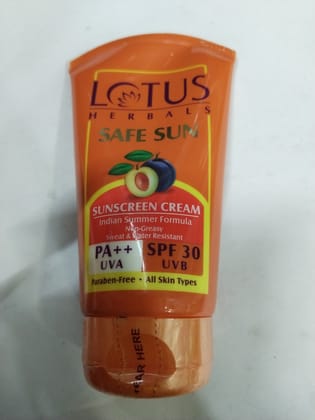 Lotus Herbals Safe sum Sunscreen cream Indian summer formula