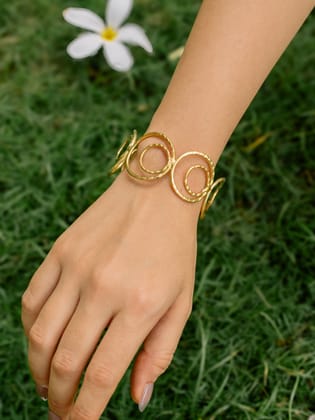 Loopa Loop Adjustable Brass Bracelet (Anti Tarnish)