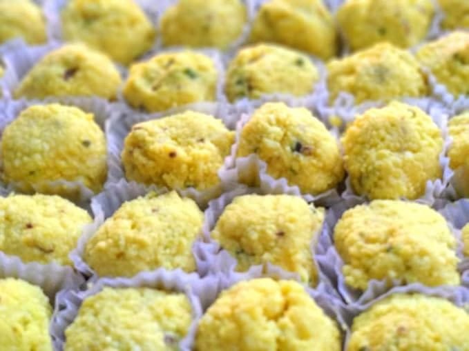 BANGLARMISTI Kesar Kanchagolla Sandesh - Traditional Bengali Sweets, Saffron Flavoured, Mouth-melting,Light Sweet, 12 Pieces Pack