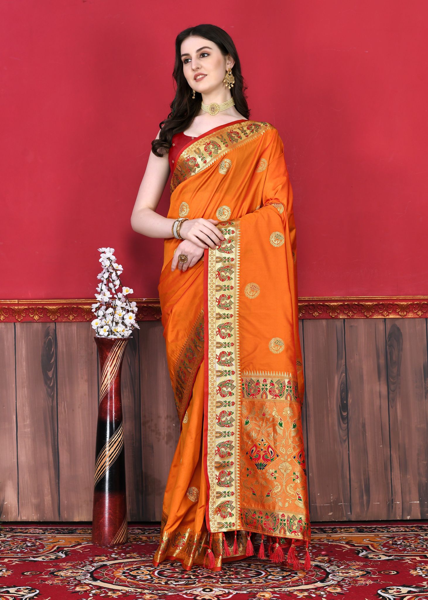Yavira silk Women's Orange Handwoven Silk Blend Saree
