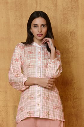Peach & white checks print short long kurta with emb motif and lace detailing teamed with plain jogger pants with lace trim on the bottom-S