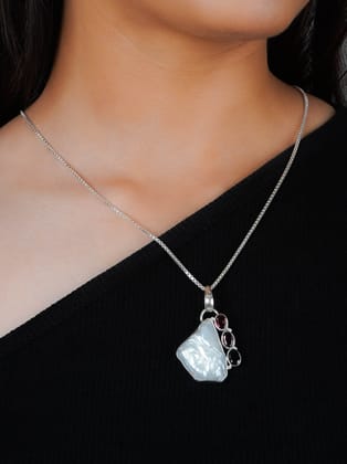 Pearl Garnet Silver necklace
