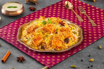 Zaikedaar Paneer Biryani (Paneer Dum Biryani - Serves 1).