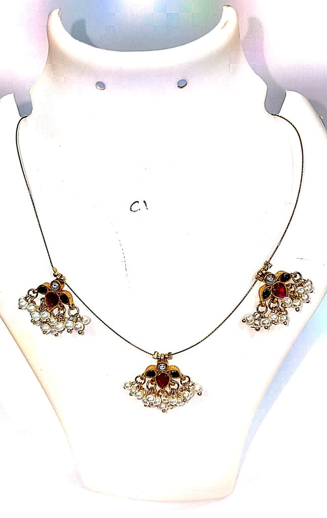 "Stunning Pearl and Ruby Gold Necklace Set"