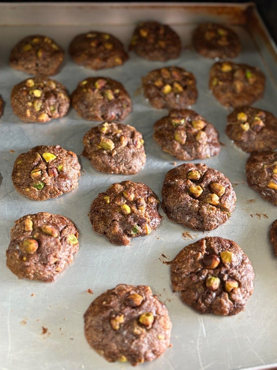 Kadhali Chocolate Chip Sea Salt Pista Cookies (200g) | Raw Banana Flour & Olive Oil | Healthy Tea-Time Snack