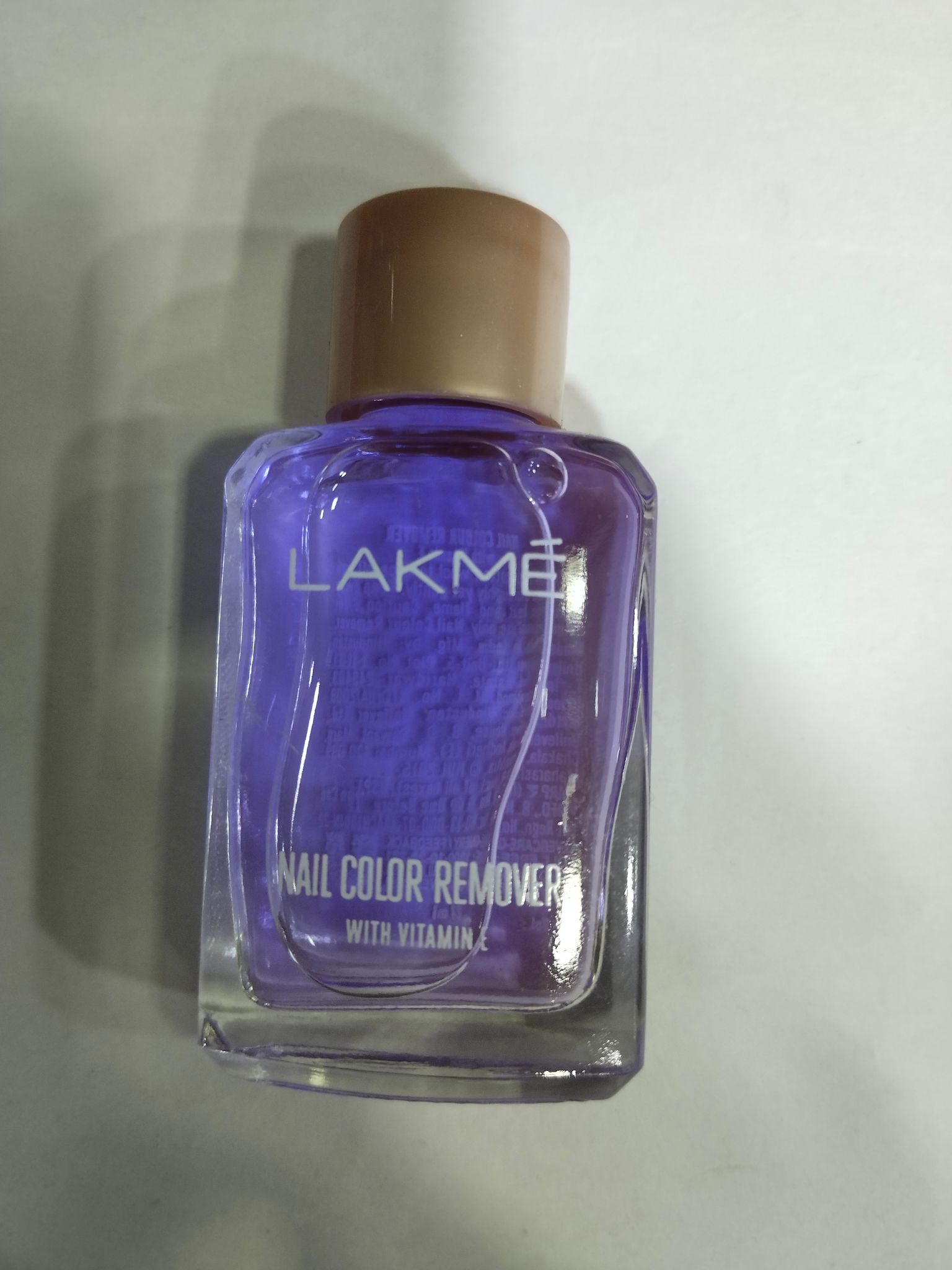 Lakme nail colour remover with vitamin e