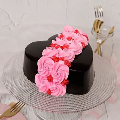 Roses On Heart Designer Cake 1 Kg Roses On Heart Designer Cake 1 Kg