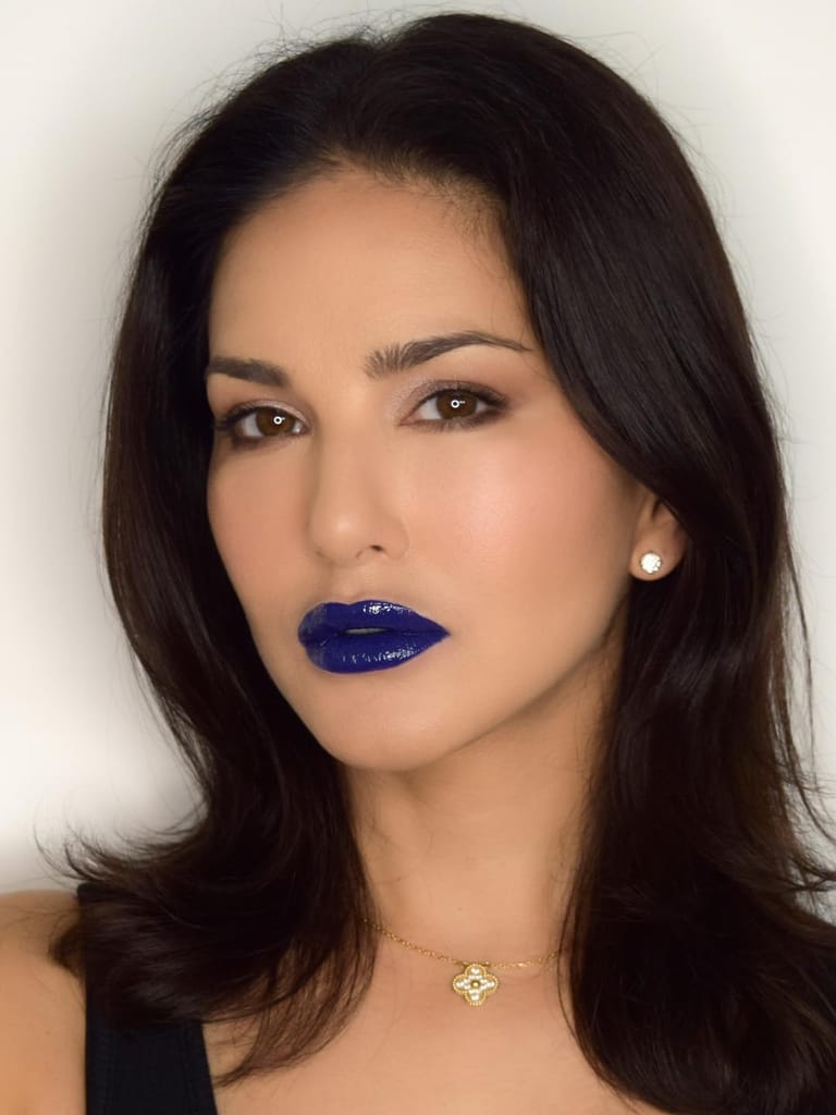 STARSTRUCK BY SUNNY LEONE Liquid Lip Gloss | Highly Pigmented, Clear Shine & Non-Sticky Formula