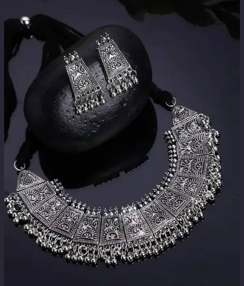 Samridhi DC Silver Alloy Necklace Set ( Pack of 1 )