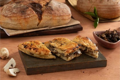 Sourdough Garlic Bread With Creamy Mushroom