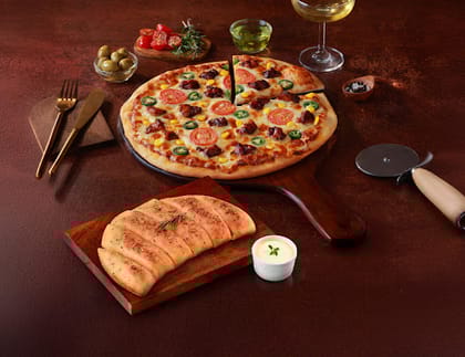 BBQ Chicken Pizza [10" Large] + Garlic Bread & Cheesy Dip