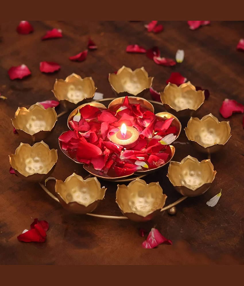 METAL MESTERY Gold Table Top Metal Tea Light Holder - Pack of 1