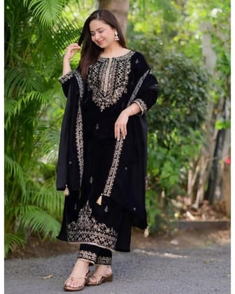 Ethenika Thread Embroidery Work Winter Wear Velvet Suit for Women-M(38)