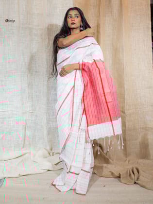 Women Checked Saree