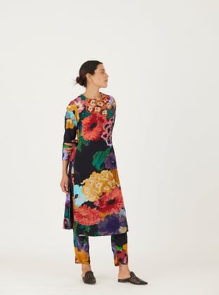 Farah Black Embroidered Kurta Set-XS