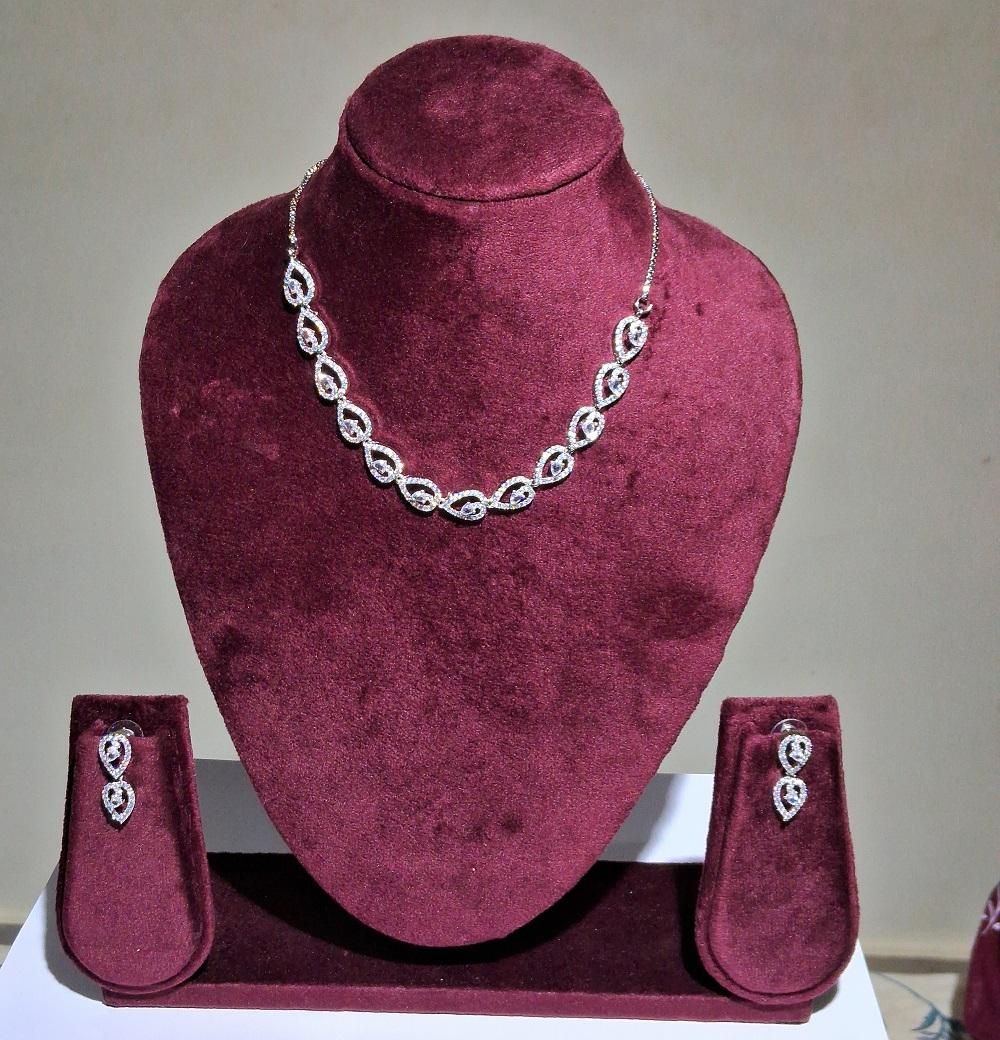 NECKLACE AD