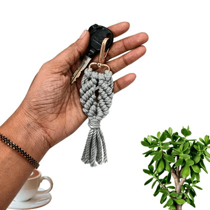 Tailored Knots Shell Keychain SKC09