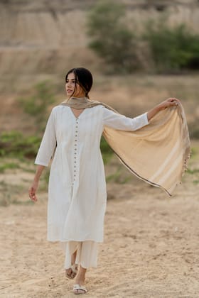 Creamy white kurta set with dupatta-S