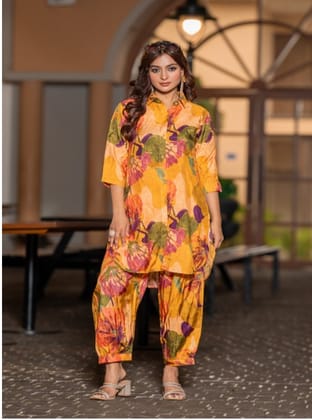 PIRRA DESIGNS Women Floral Printed Regular Kurta with Trousers