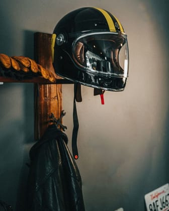 helmet hanger-in