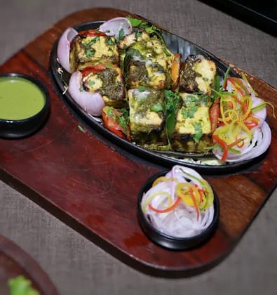 Tandoori Lehsuni Dhaniya Paneer