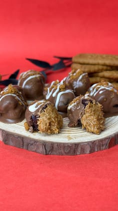 Biscoff Kunafa Date Bites (8pcs) Biscoff Kunafa Date Bites (8pcs)