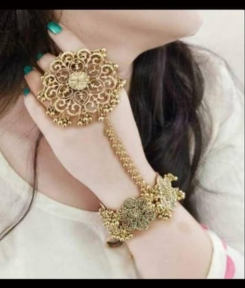 Samridhi DC Gold Bracelet ( Pack of 1 )