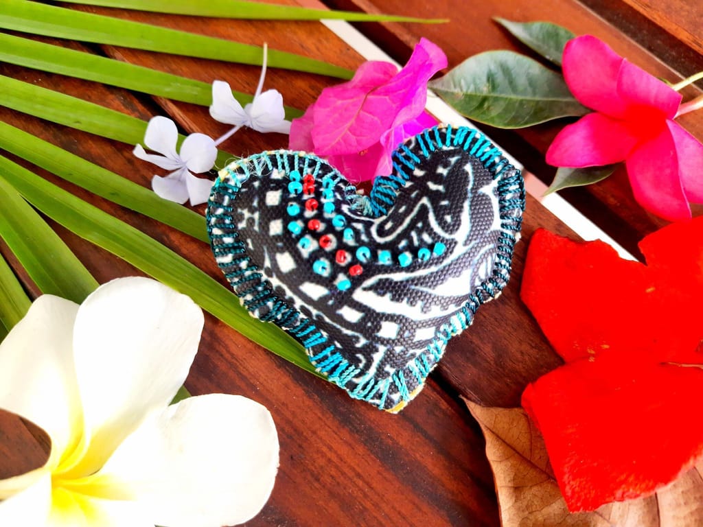 Monochrome mania heart brooch