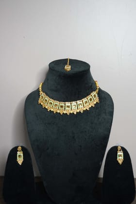 Pista Green Colour Kundan Necklace with Earring & Maang Tikka