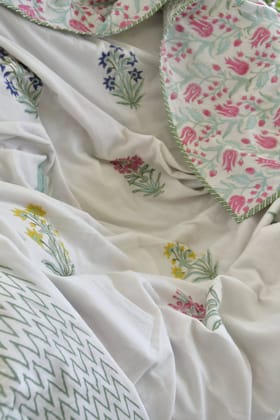 Classic Paanch Buta Premium Cotton DoharDouble bed-90*108 inches Classic Paanch Buta Premium Cotton DoharDouble bed-90*108 inches