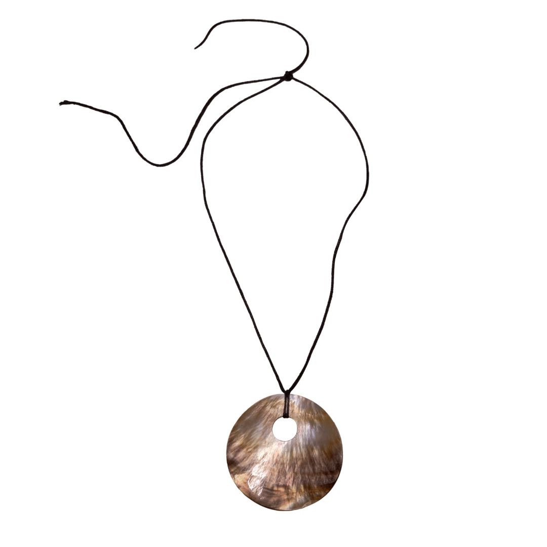 Mother of pearl plain circle pendant