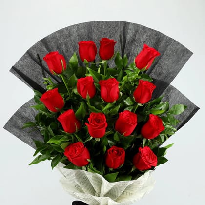 Touch Of Luxury Red Colour Roses Bouquets For Valentine's Day Gift