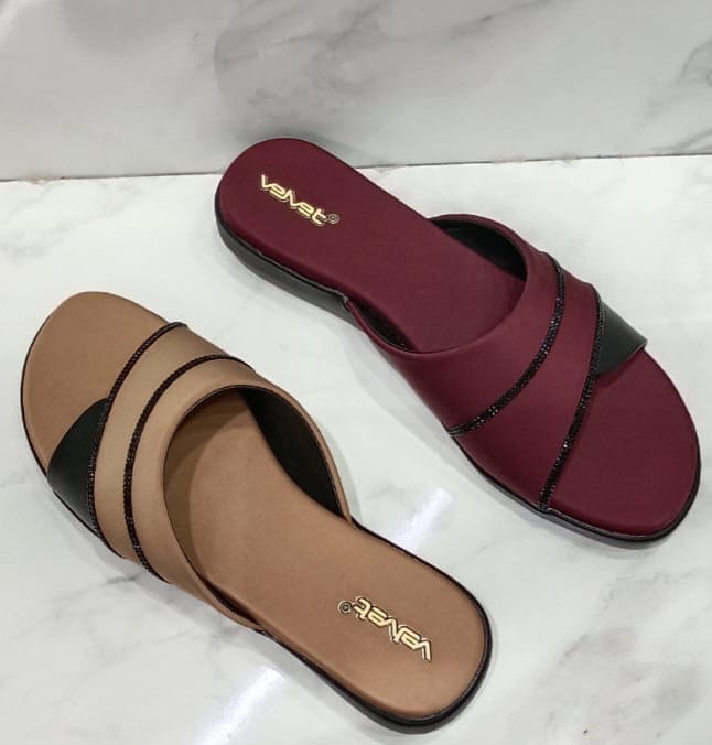 Comfortable Flat Cushion sleeper  Casual look Cream color