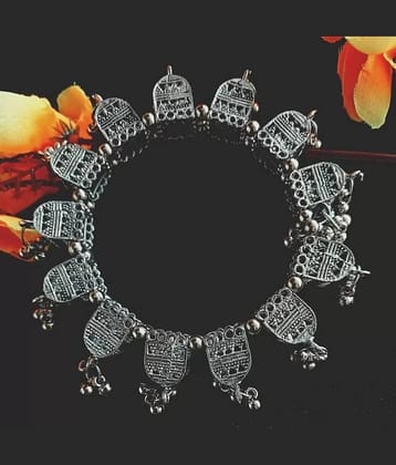 Samridhi DC Silver Bangle ( Pack of 1 )