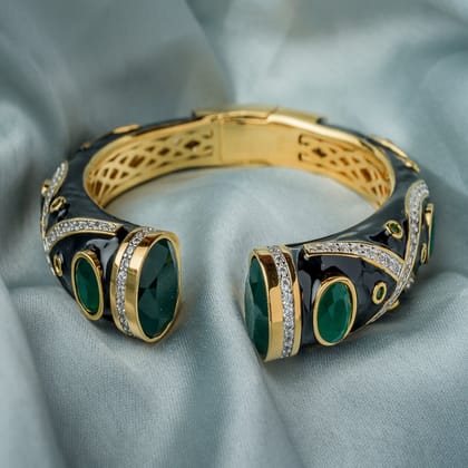 Vivinia By Vidhi Mehra Florence Gold Plated Green Womens Kada - VB551