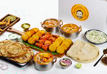 Classic Veg Meal In A Box | Serves [5-7]