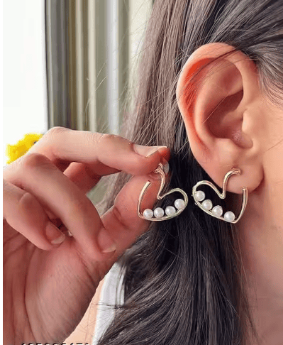 DAFYRA Heartfelt love shape pearl stud earrings