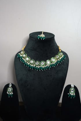 Green Colour Kundan Necklace with Earring & Maang Tikka