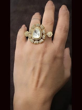 Zircon flower design outline on kundan double finger ring